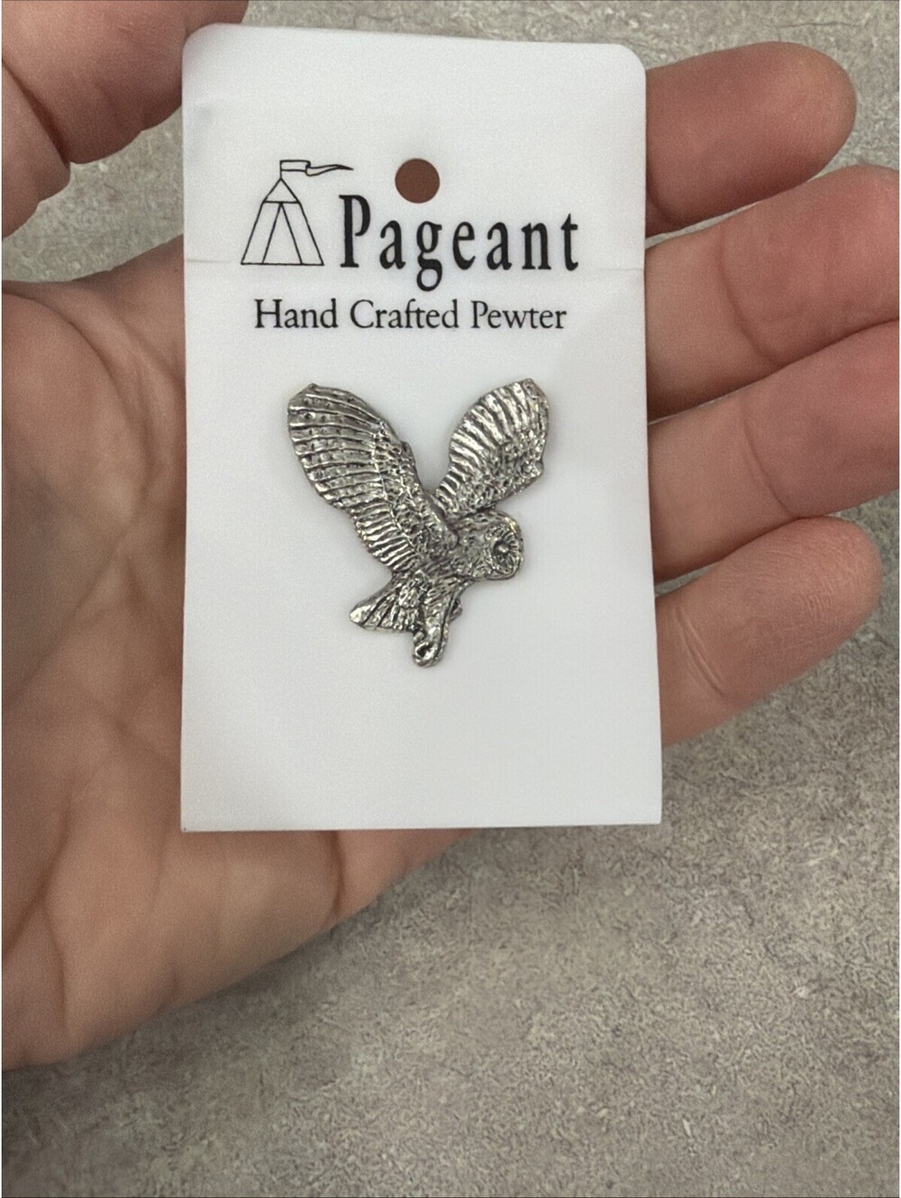 Barn Owl in Flight Pewter Pin Brooch British Hand Crafted Falconry Bird Hawk New - Picture 3 of 4
